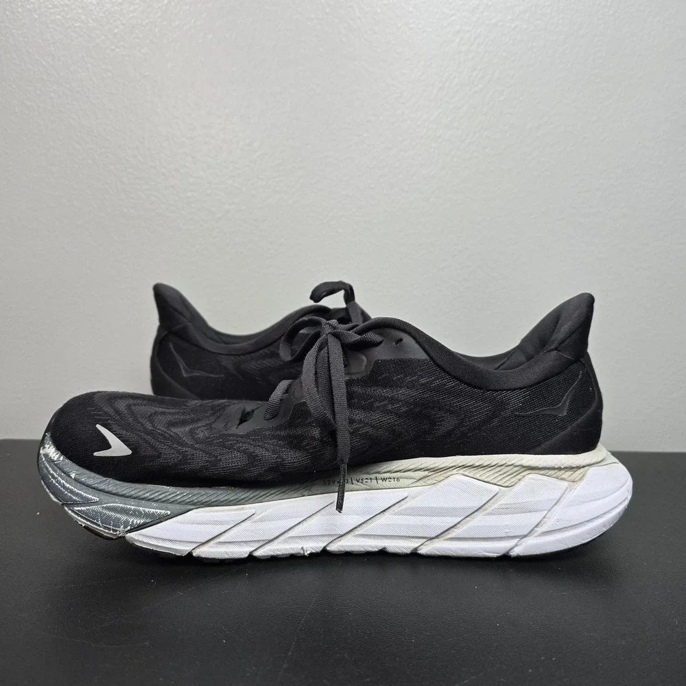 Hoka Shoes Womens Size 10.5B Black White Arahi 6 Performance Running Sneakers